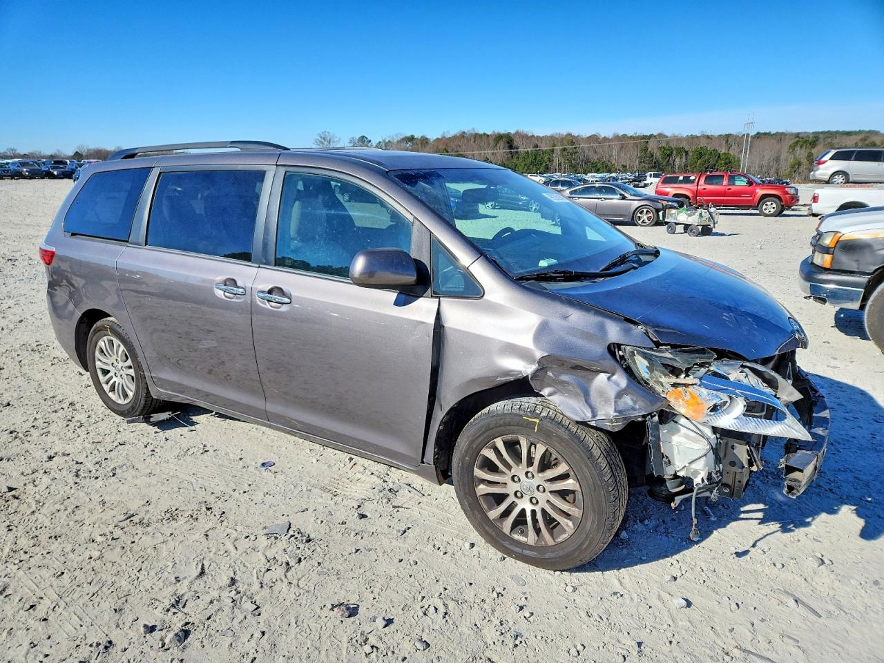 2015 Toyota All models VIN 5TDYK3DC3FS616607 photo 4