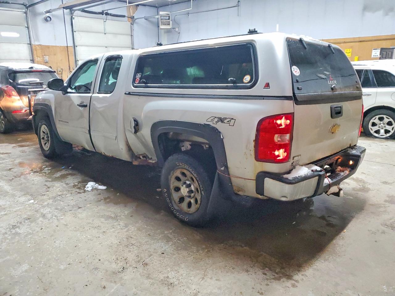 2010 Chevrolet All models VIN 1GCSKPE32AZ216184 photo 2