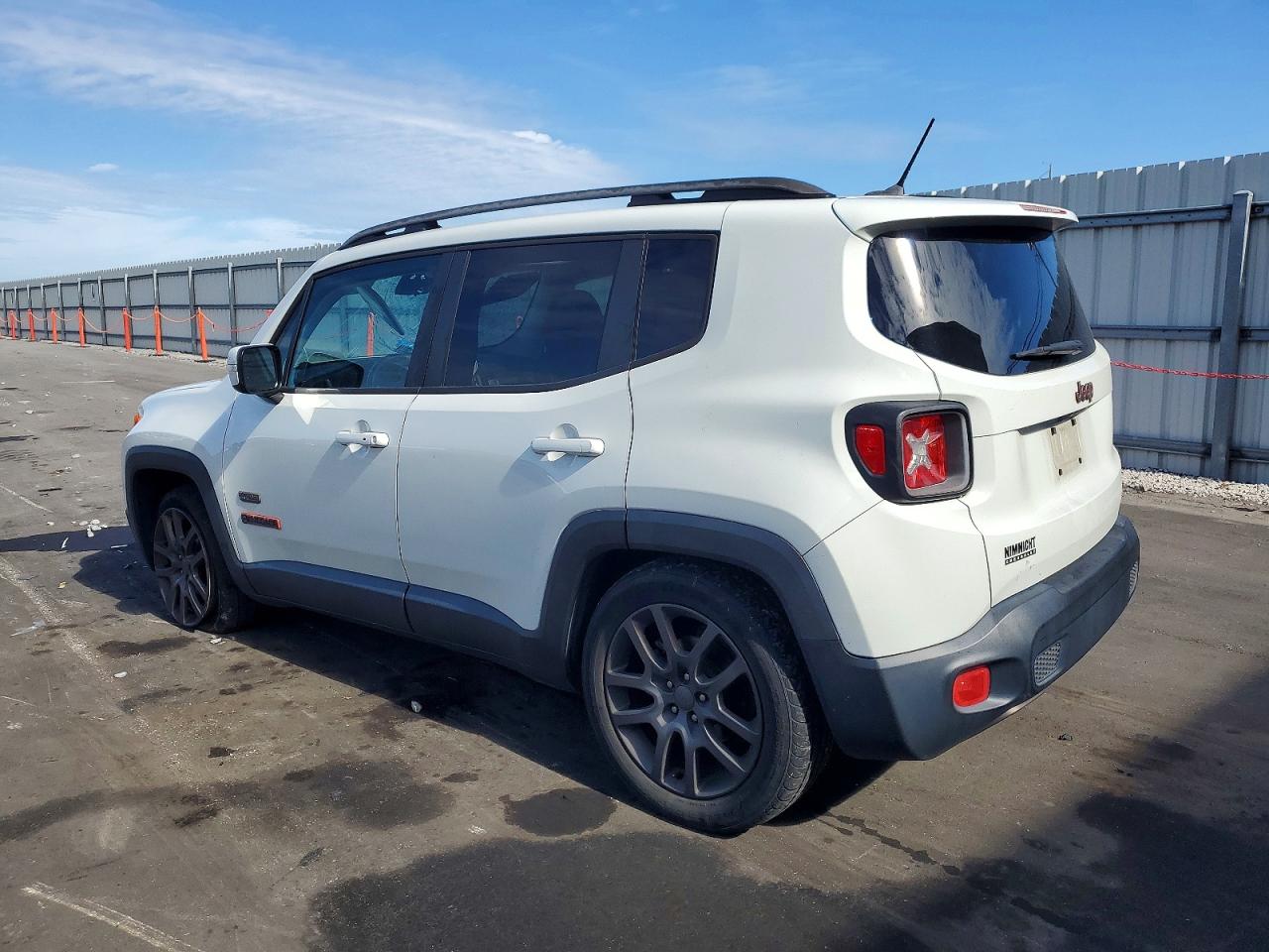 2016 Jeep Renegade VIN ZACCJABT2GPD02952 photo 2