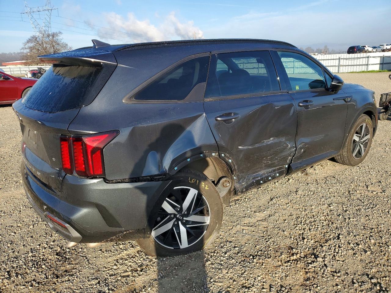 2021 Kia Sorento VIN 5XYRL4LC1MG041653 photo 3
