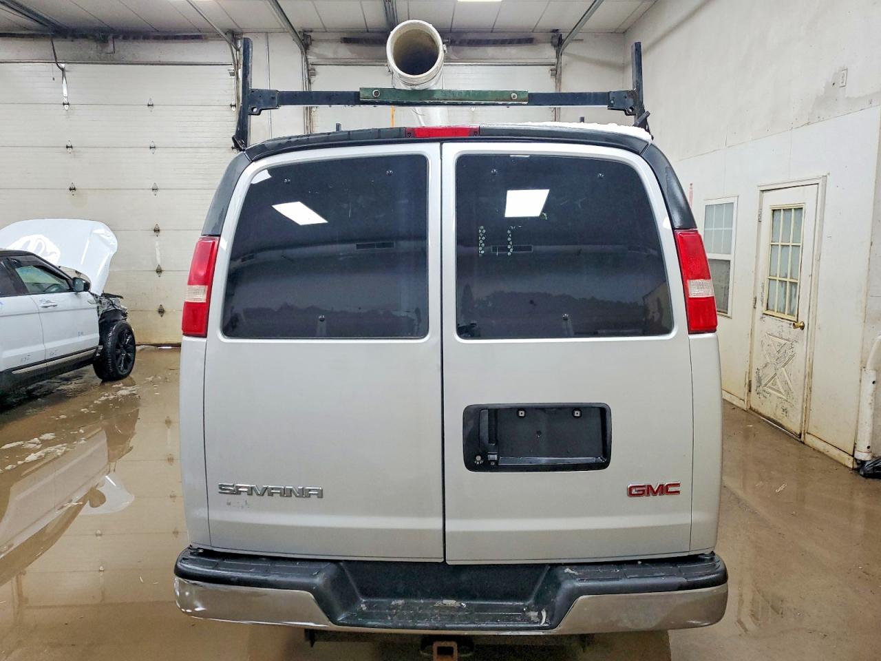 2018 GMC Savana VIN 1GTW7AFP0J1185470 photo 6