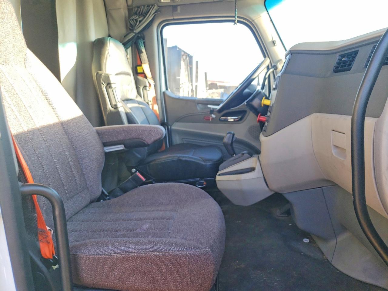 2018 PETERBILT All models VIN 1XPBDP9X4JD452483 photo 5
