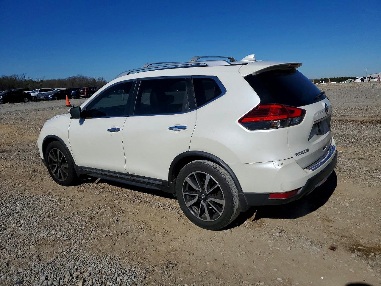 2017 Nissan Rogue VIN JN8AT2MT1HW391359 photo 2