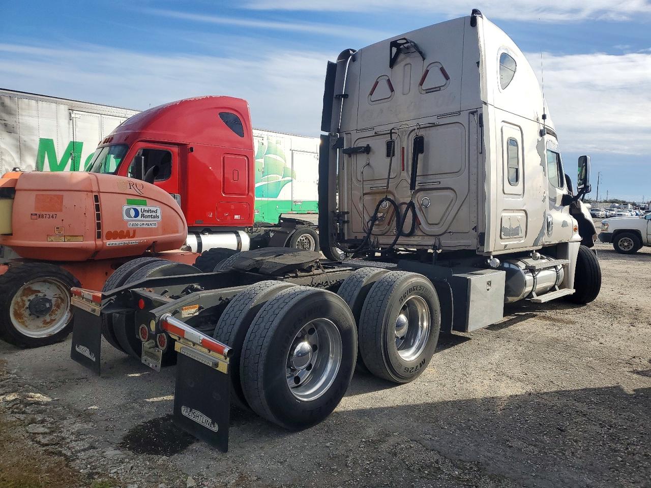 2009 FREIGHTLINER All models VIN 1FUJGLDR29LAL8539 photo 4