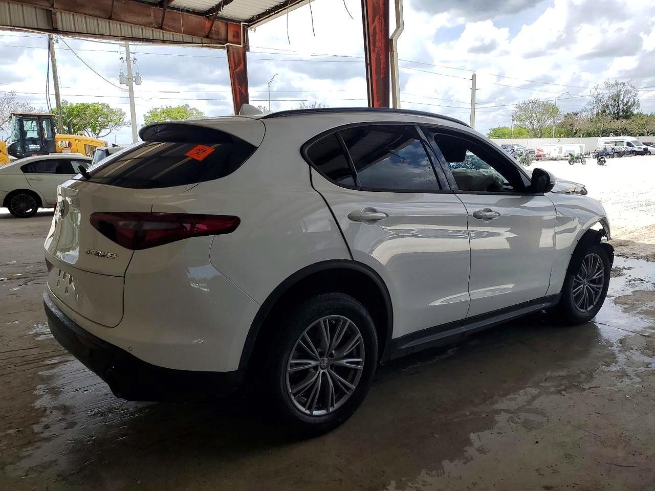 2022 Alfa Stelvio VIN ZASPAJAN5N7D28208 photo 3