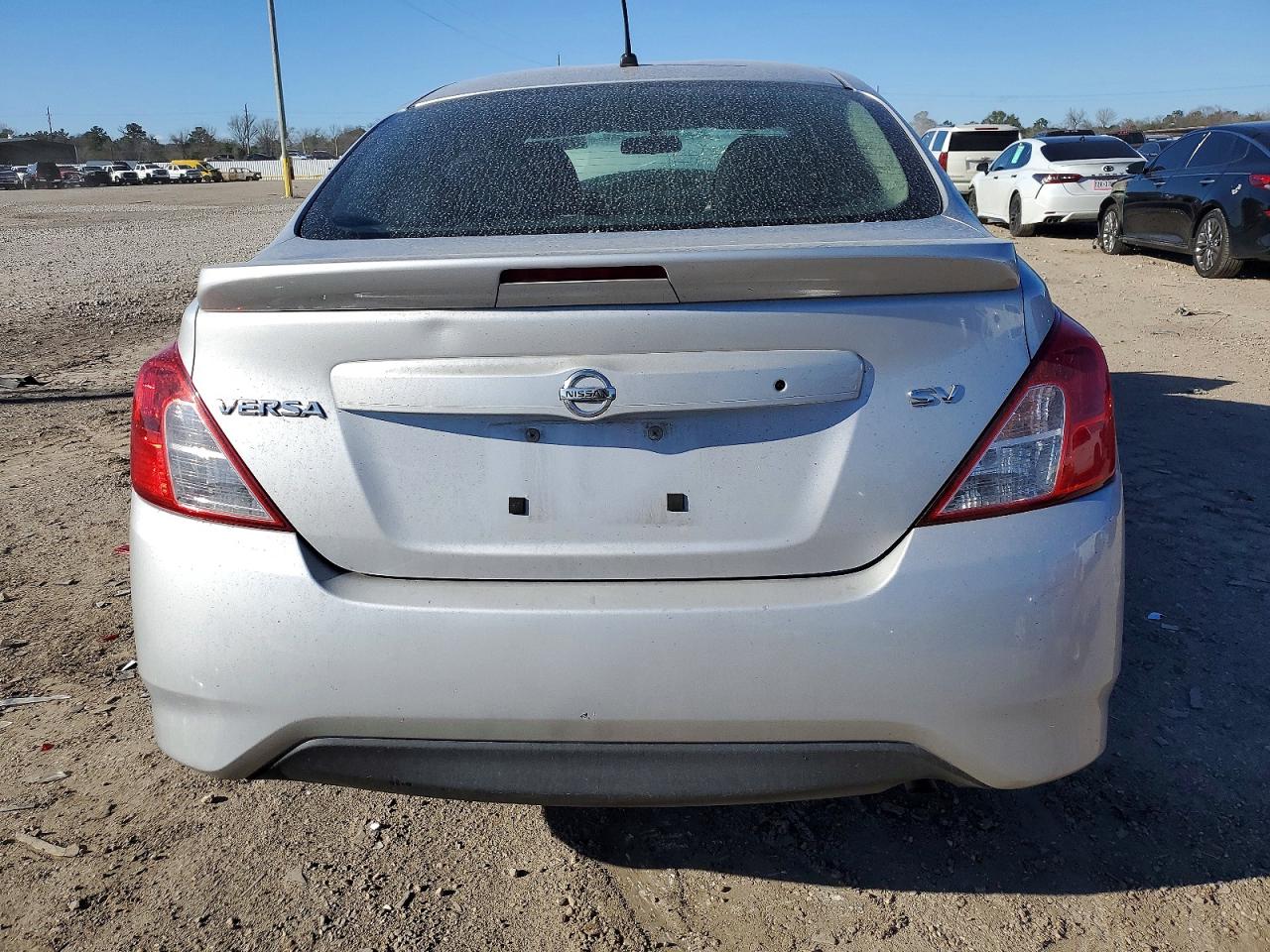 2018 Niss Versa VIN 3N1CN7AP3JL818770 photo 6