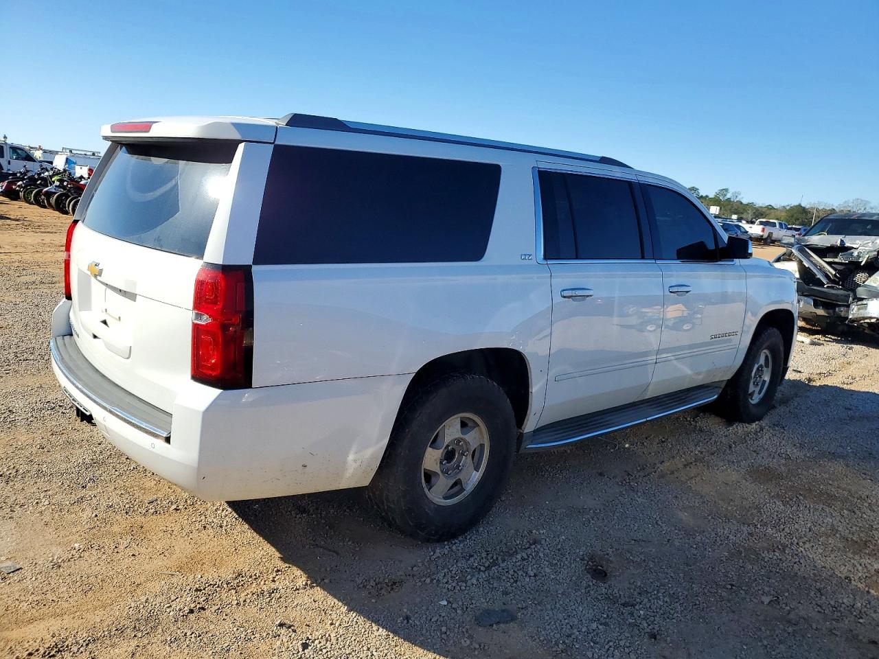 2015 Chevrolet Suburban VIN 1GNSCKKC7FR274701 photo 3