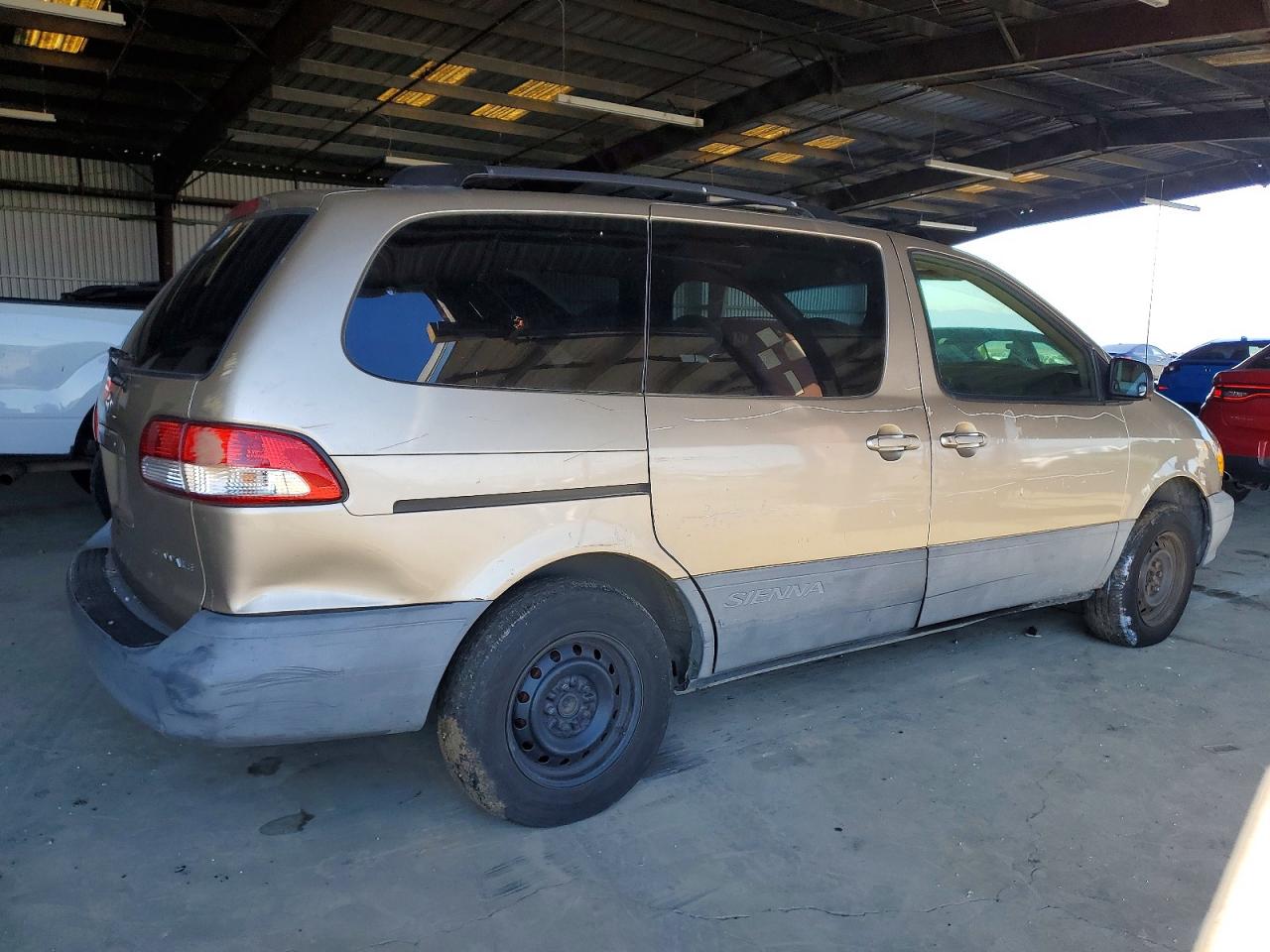 2003 Toyota All models VIN 4T3ZF13C83U543128 photo 3