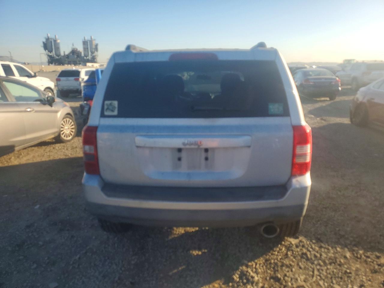 2011 Jeep Patriot VIN 1J4NT1GA2BD170349 photo 6