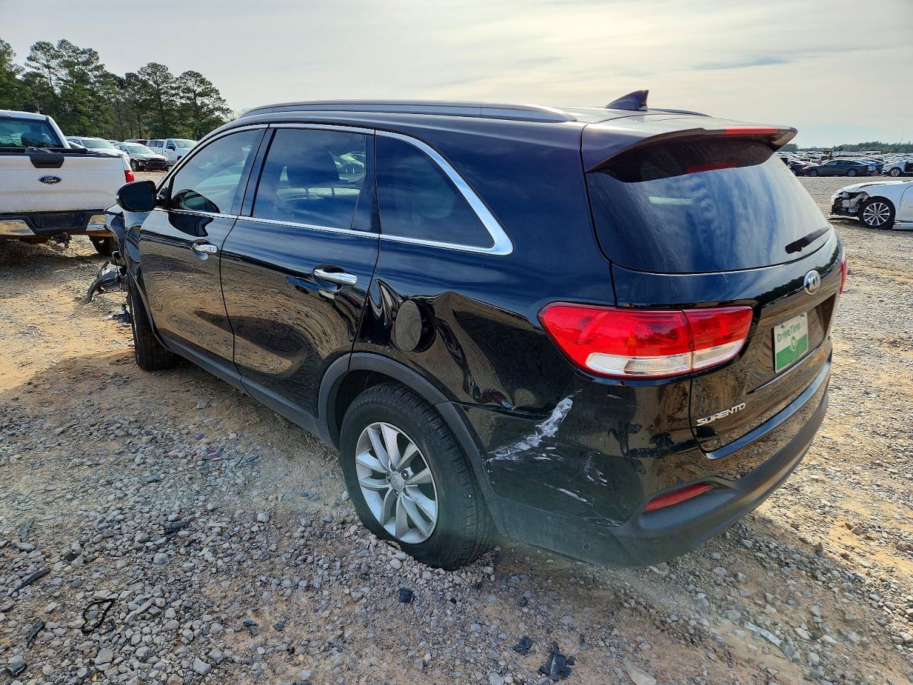 2018 Kia Sorento VIN 5XYPG4A38JG357531 photo 2