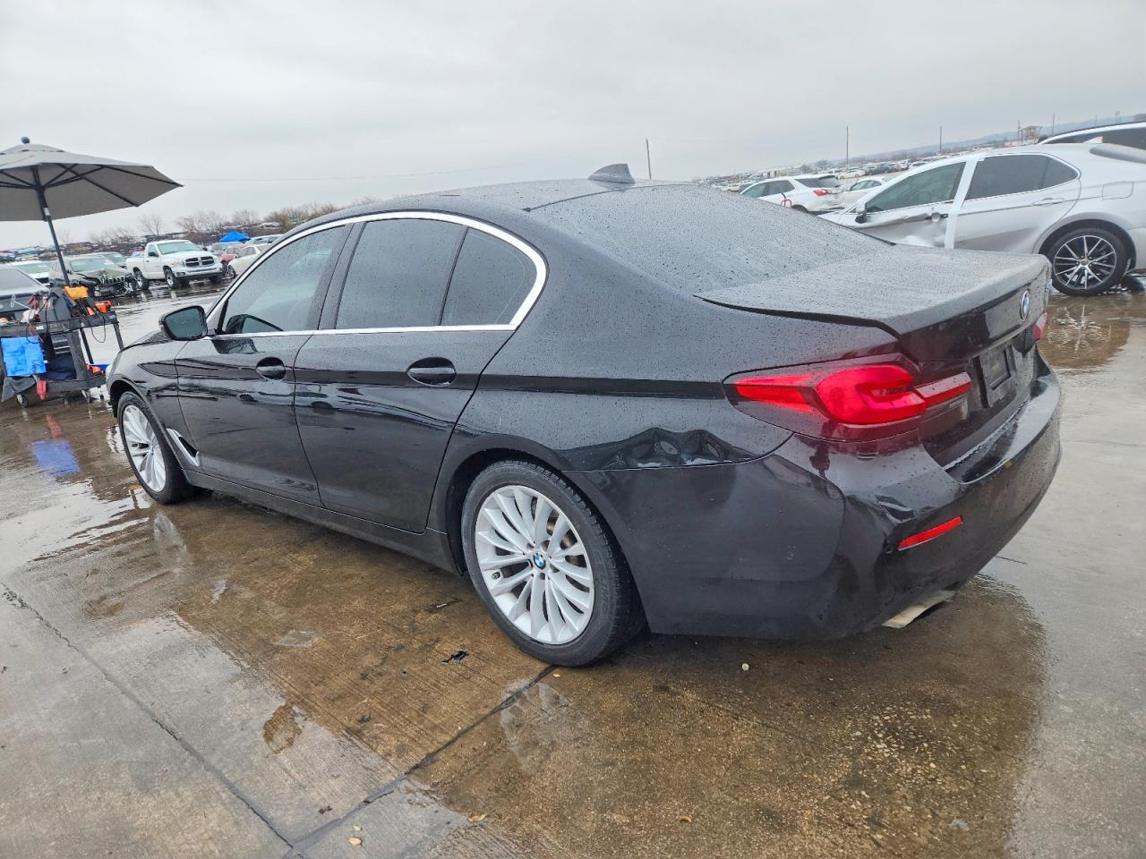 2021 BMW 5 series VIN WBA53BH0XMWW93768 photo 2