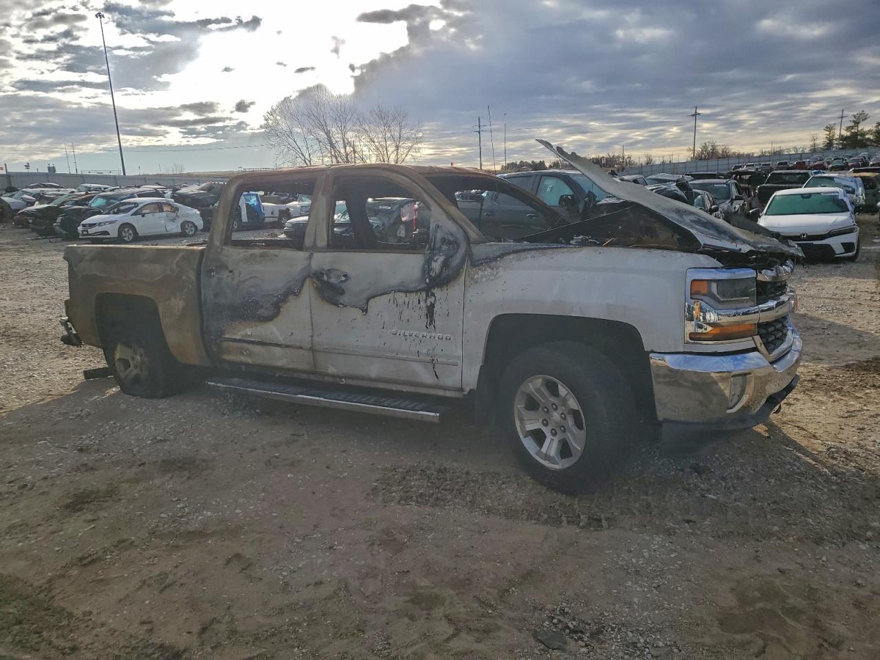 2017 Chevrolet All models VIN 3GCUKREC6HG134392 photo 4