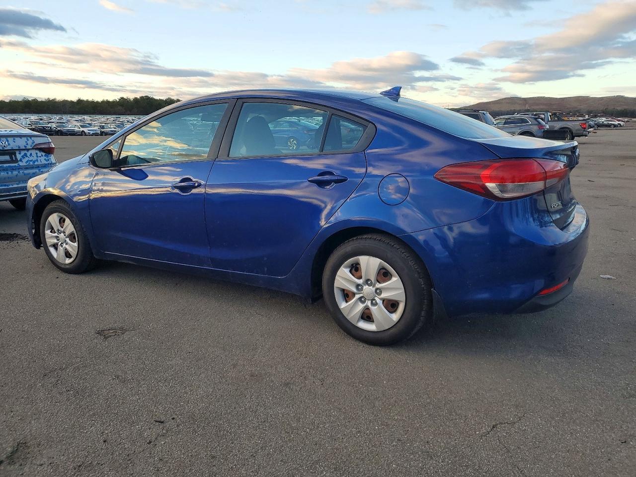 2018 KIA Forte VIN 3KPFK4A73JE271165 photo 2