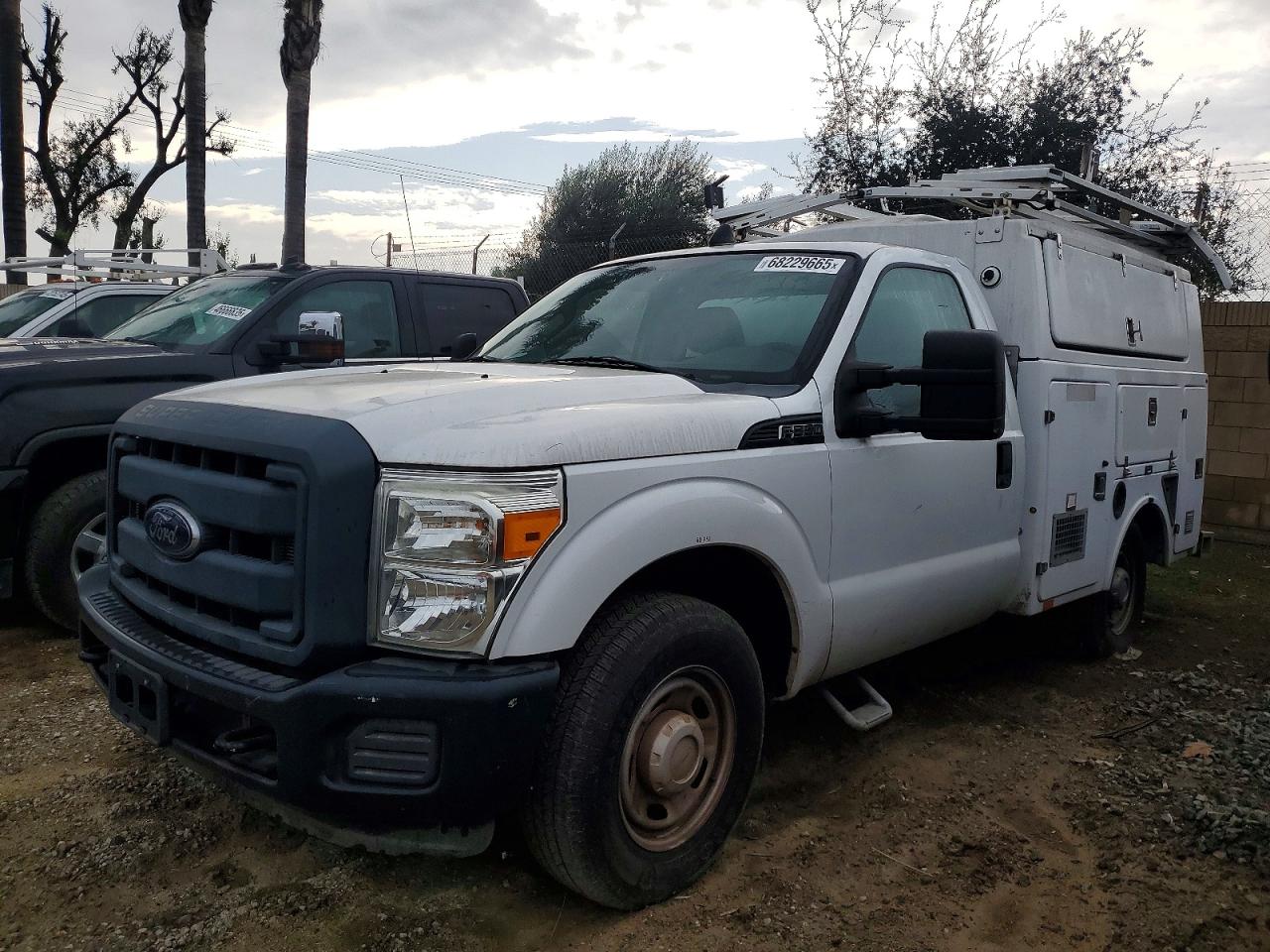 2013 Ford F350 VIN 1FDRF3A68DEB92654 photo 1