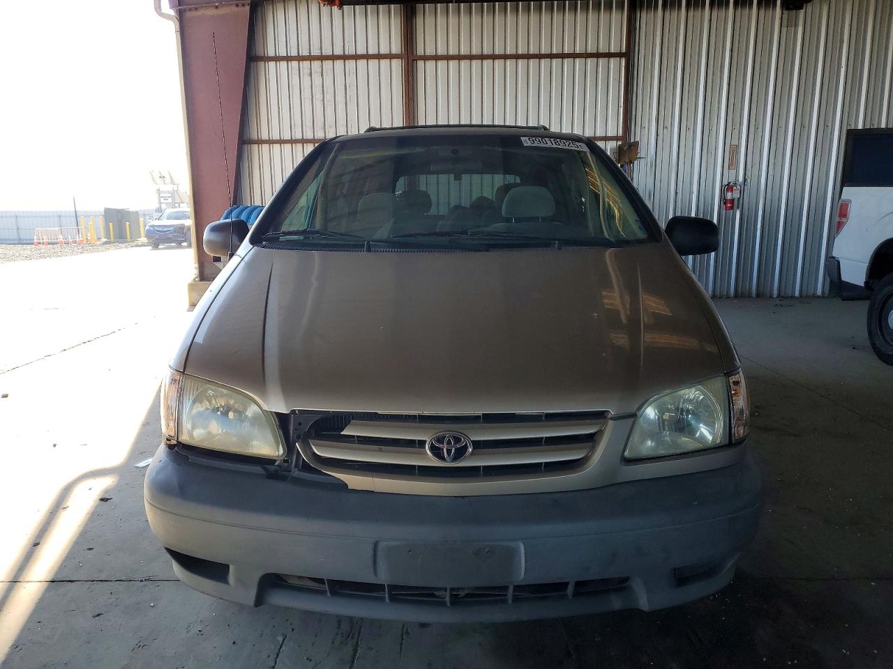 2003 Toyota All models VIN 4T3ZF13C83U543128 photo 5