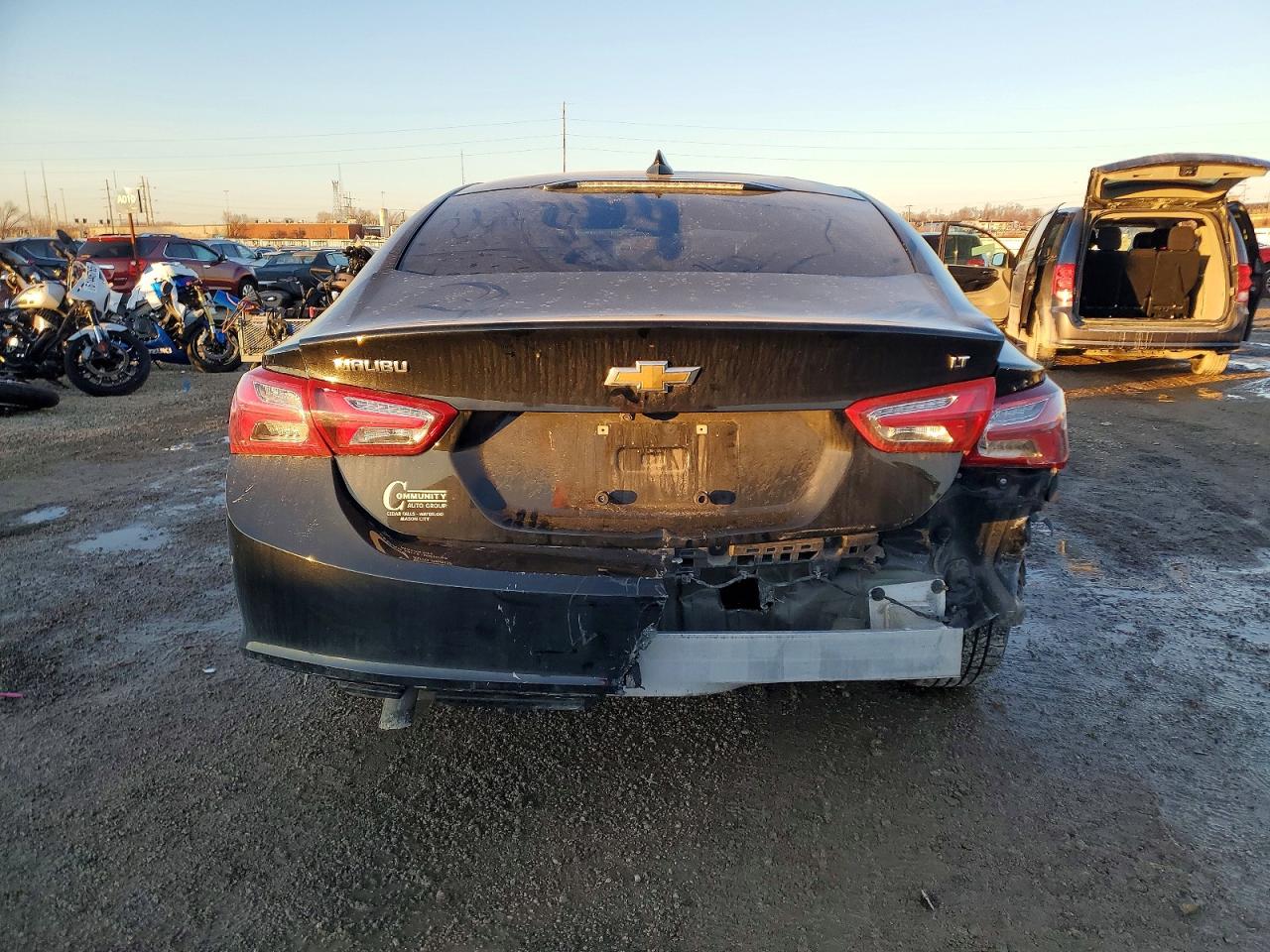 2020 Chev Malibu VIN 1G1ZD5ST6LF025852 photo 6