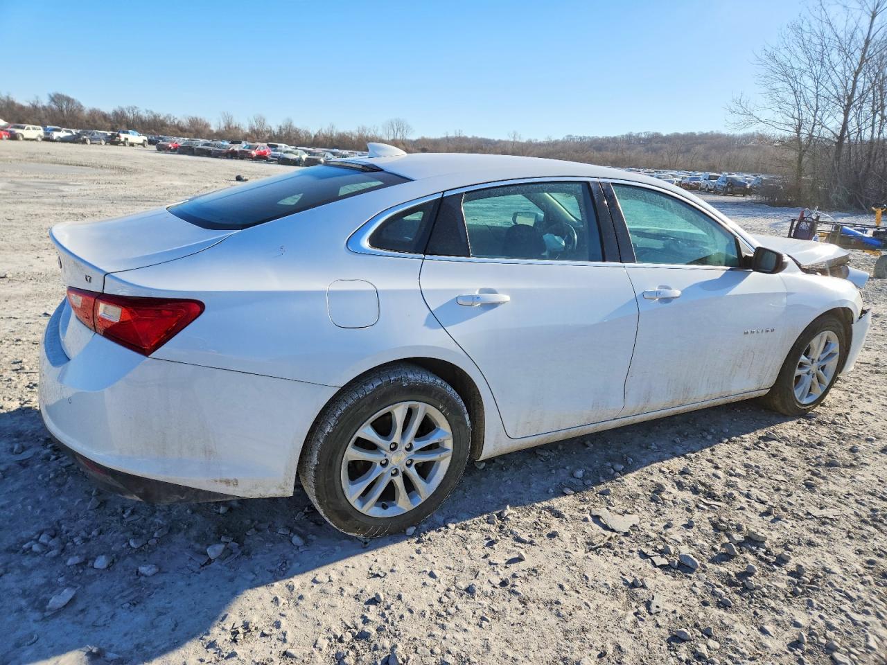 2018 Chev Malibu VIN 1G1ZD5ST8JF184725 photo 3