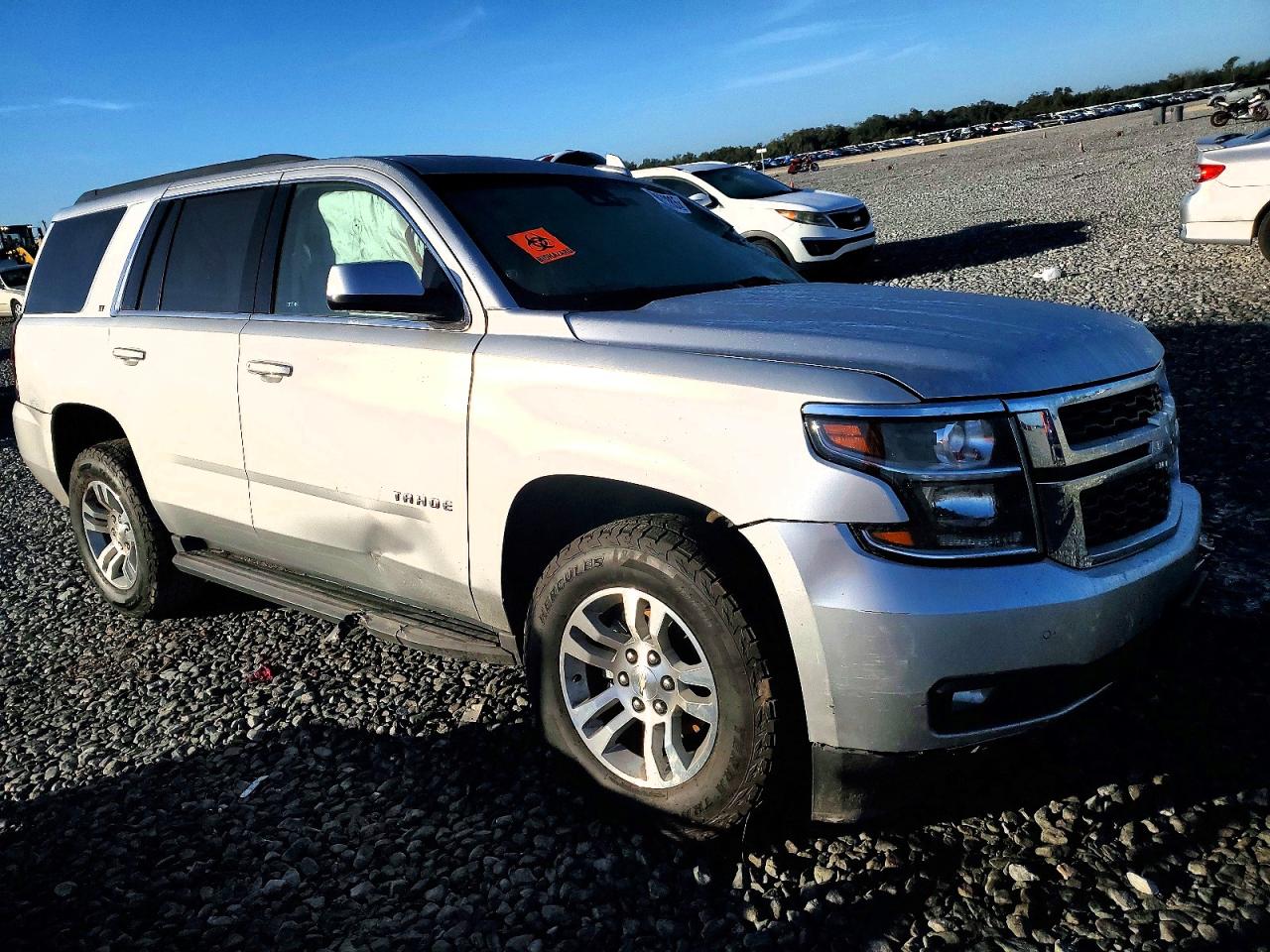 2019 Chevrolet Tahoe VIN 1GNSKBKC6KR366816 photo 4