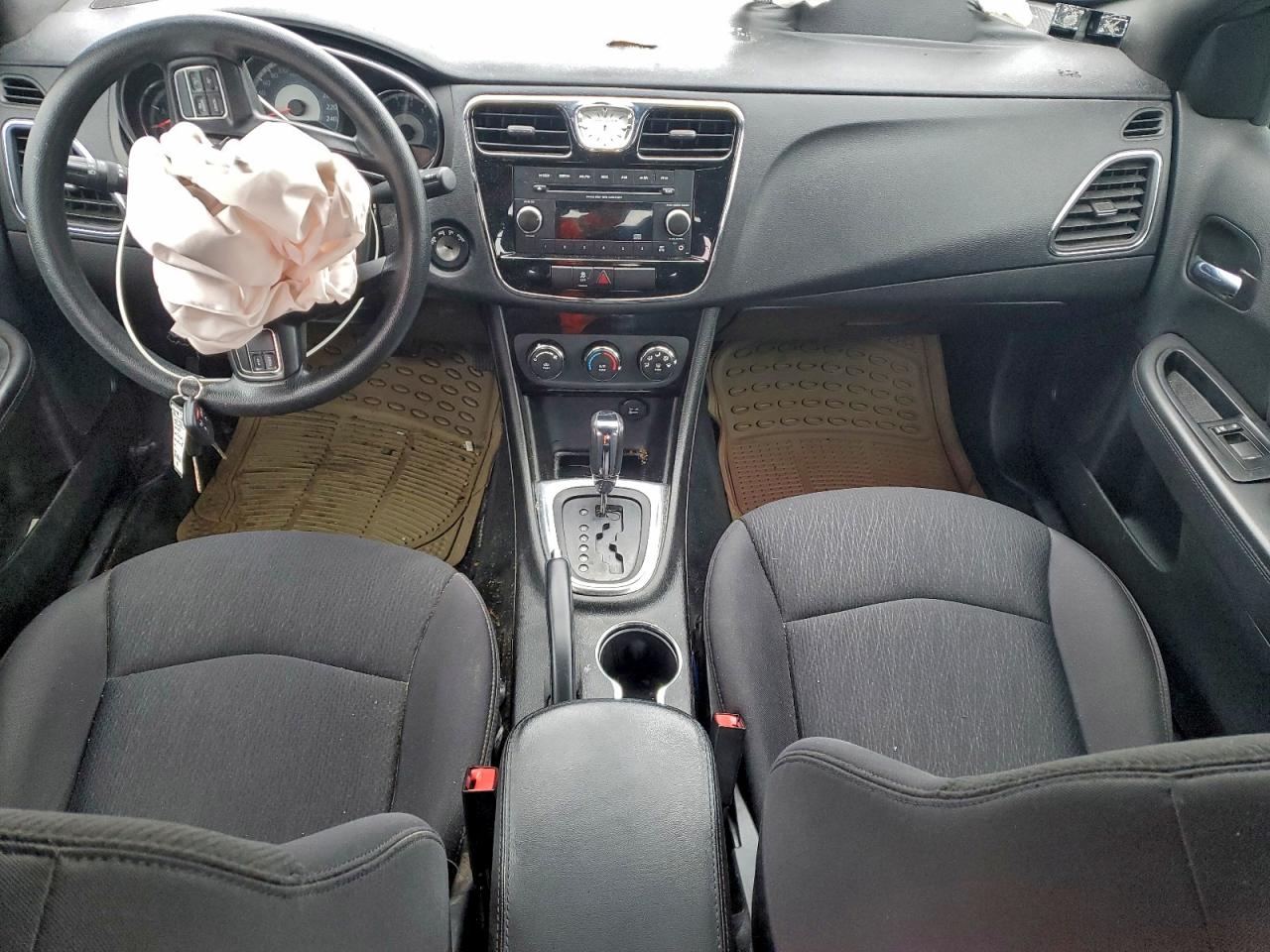 2014 Chrysler 200 VIN 1C3CCBABXEN131841 photo 8