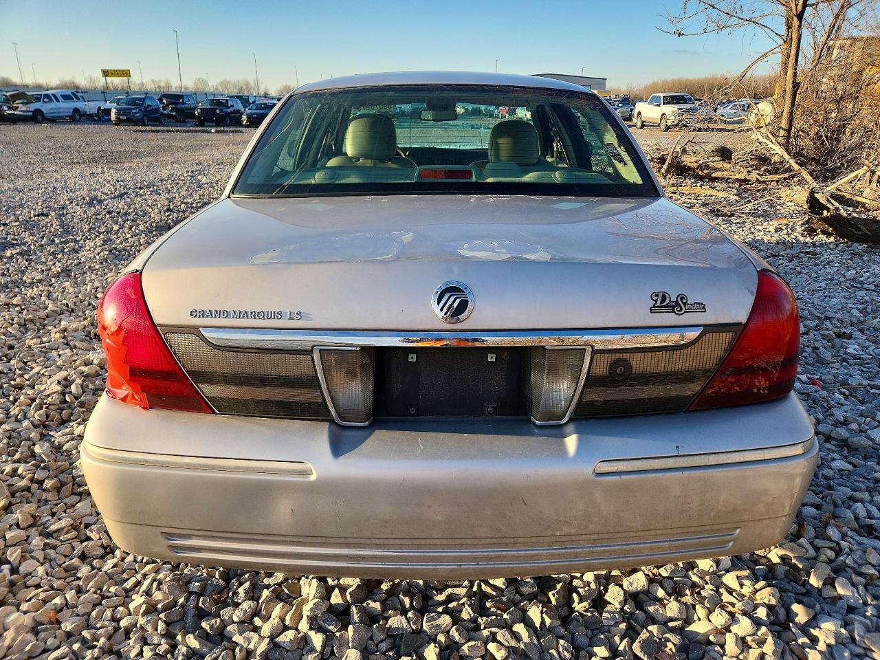 2008 Mercury Grmarquis VIN 2MEFM75VX8X651739 photo 6