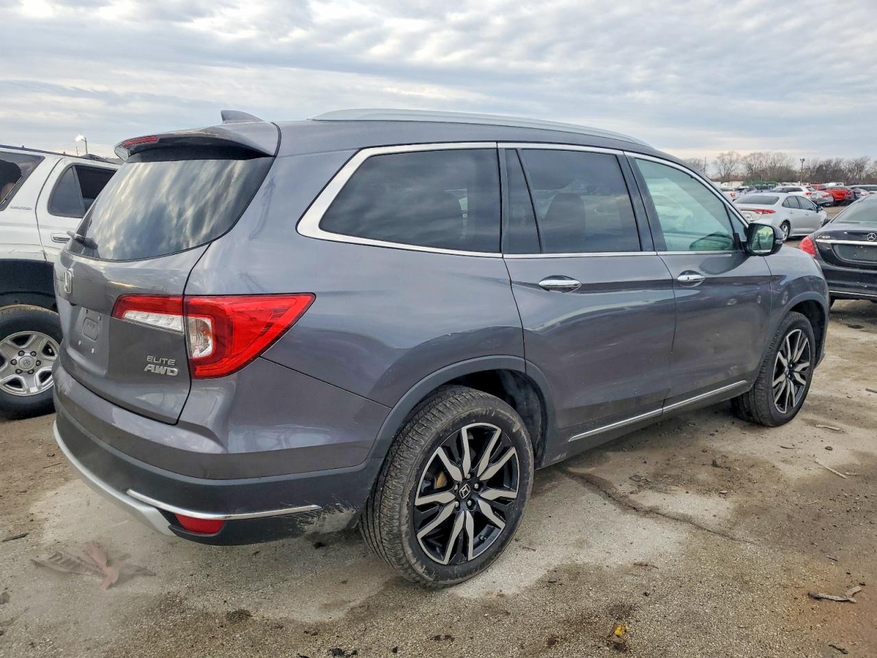 2019 Honda Pilot VIN 5FNYF6H09KB076328 photo 3