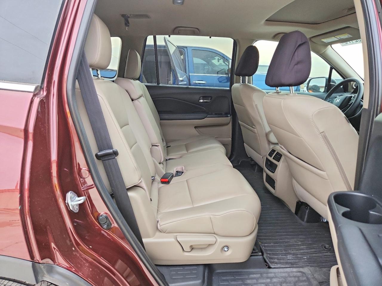 2022 Honda Pilot VIN 5FNYF6H21NB101650 photo 11
