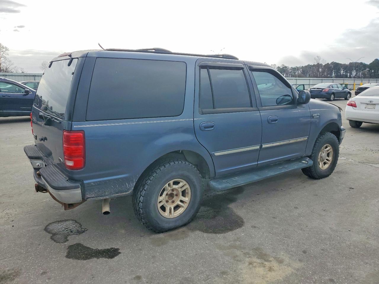 2002 Ford Expedition VIN 1FMRU16W62LA91379 photo 3