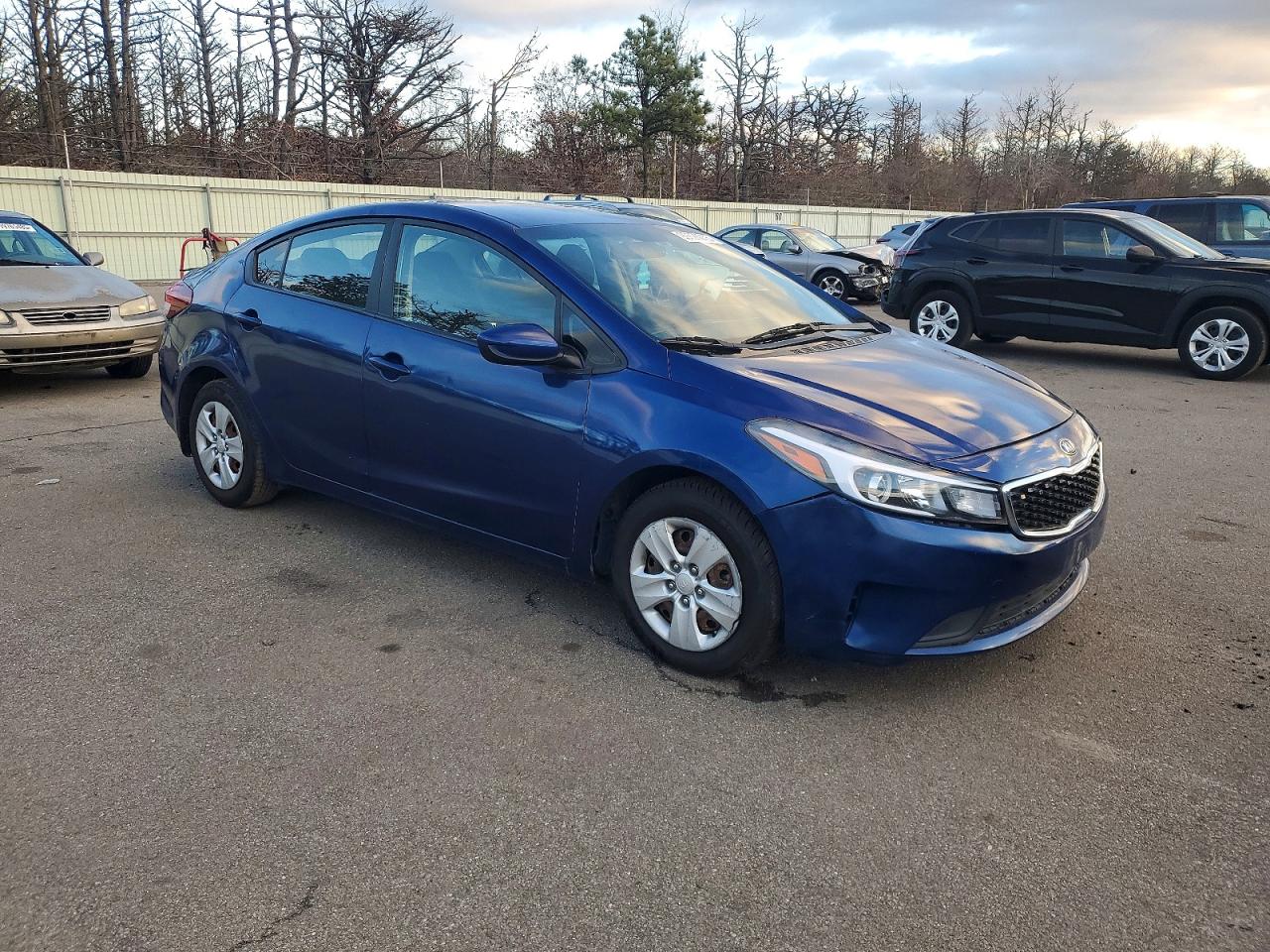 2018 KIA Forte VIN 3KPFK4A73JE271165 photo 4
