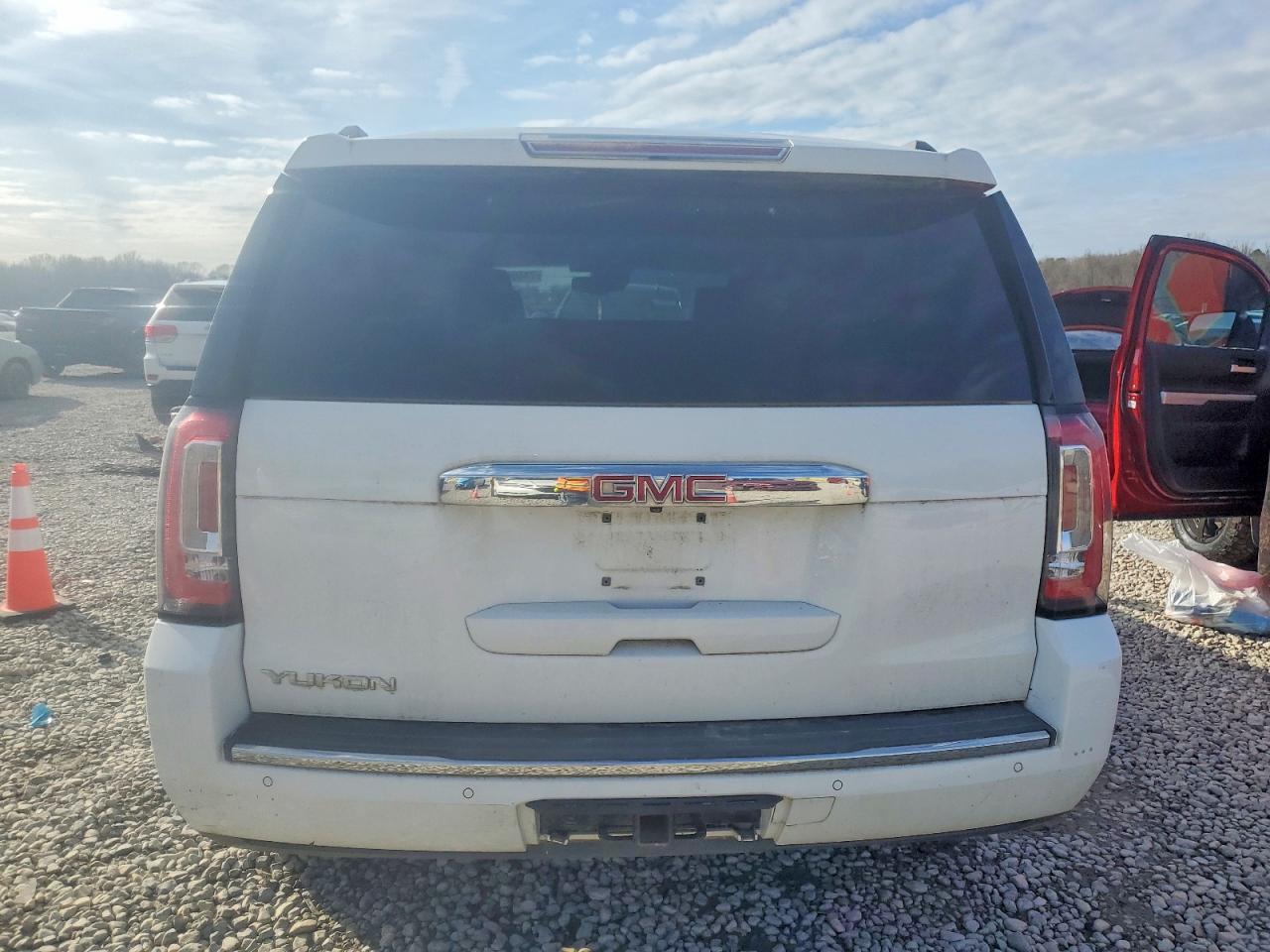 2016 GMC Yukon VIN 1GKS2CKJ2GR108513 photo 6