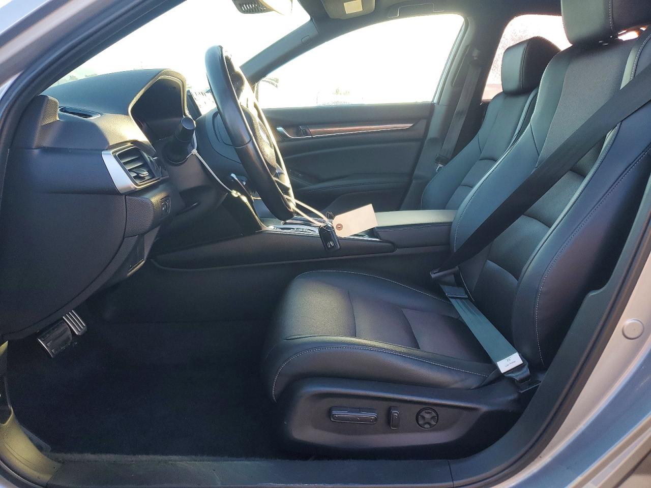 2022 Honda Accord VIN 1HGCV2F39NA004529 photo 7
