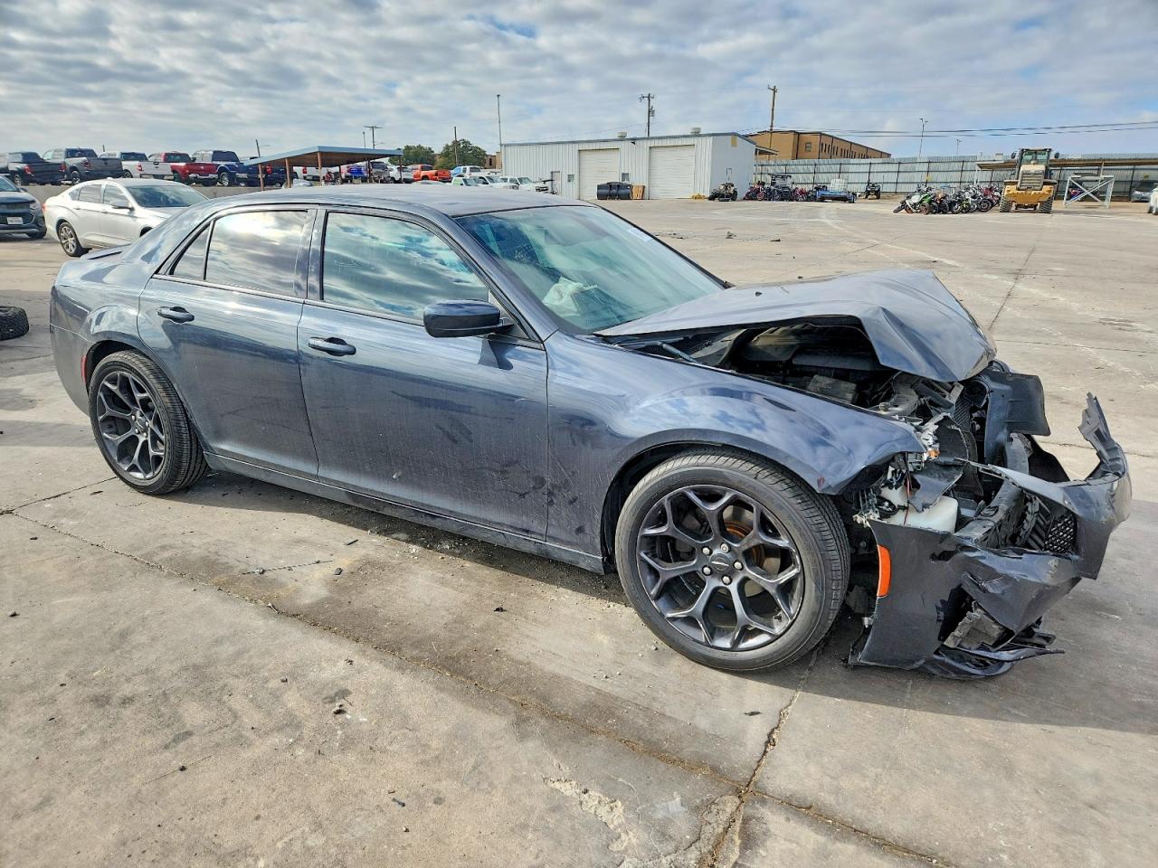 2019 Chrysler 300 VIN 2C3CCABG7KH537827 photo 4