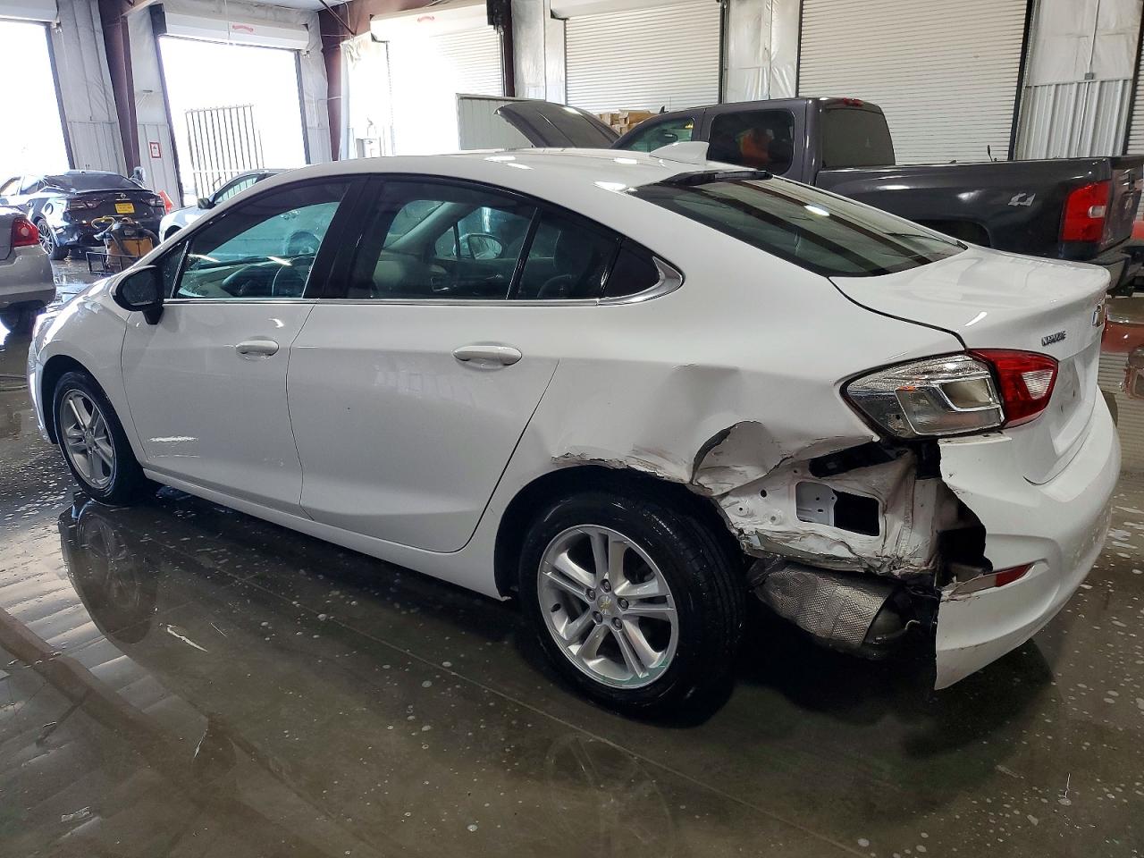 2018 CHEV Cruze VIN 1G1BE5SM8J7240969 photo 2