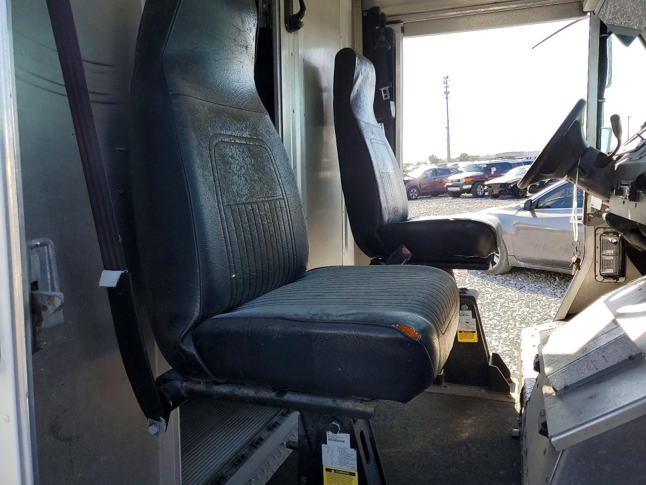 2016 Ford All models VIN 1FC3E3KS7GDC55357 photo 11