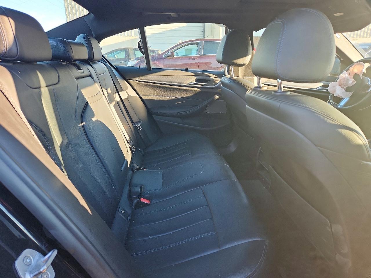 2019 BMW 5 series VIN WBAJE5C55KWW40776 photo 10