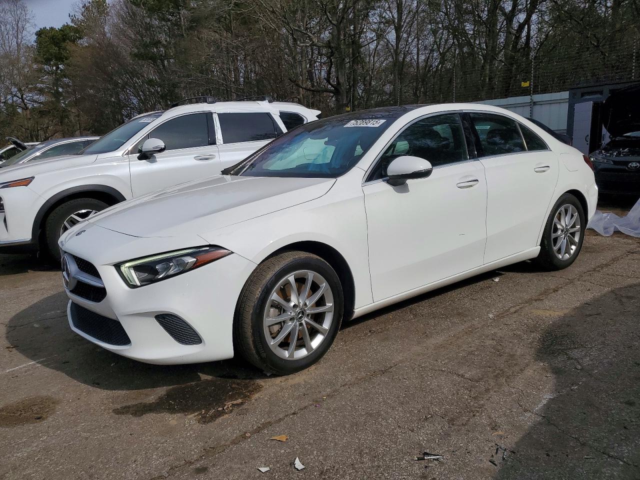 2019 Mercedes-Benz A-class VIN WDD3G4FBXKW001560 photo 1