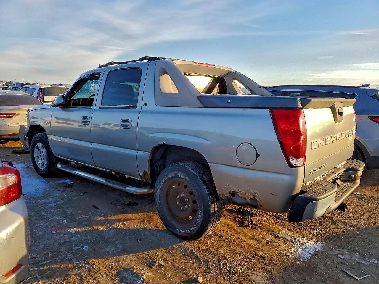 2005 Chevrolet Avalanche VIN 3GNEC12Z25G138714 photo 2