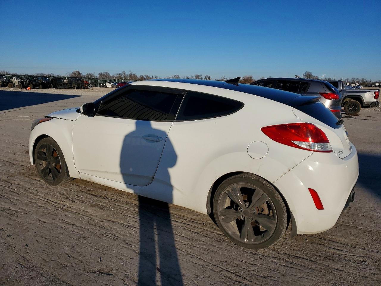 2016 HYUNDAI Veloster VIN KMHTC6AD8GU268673 photo 2