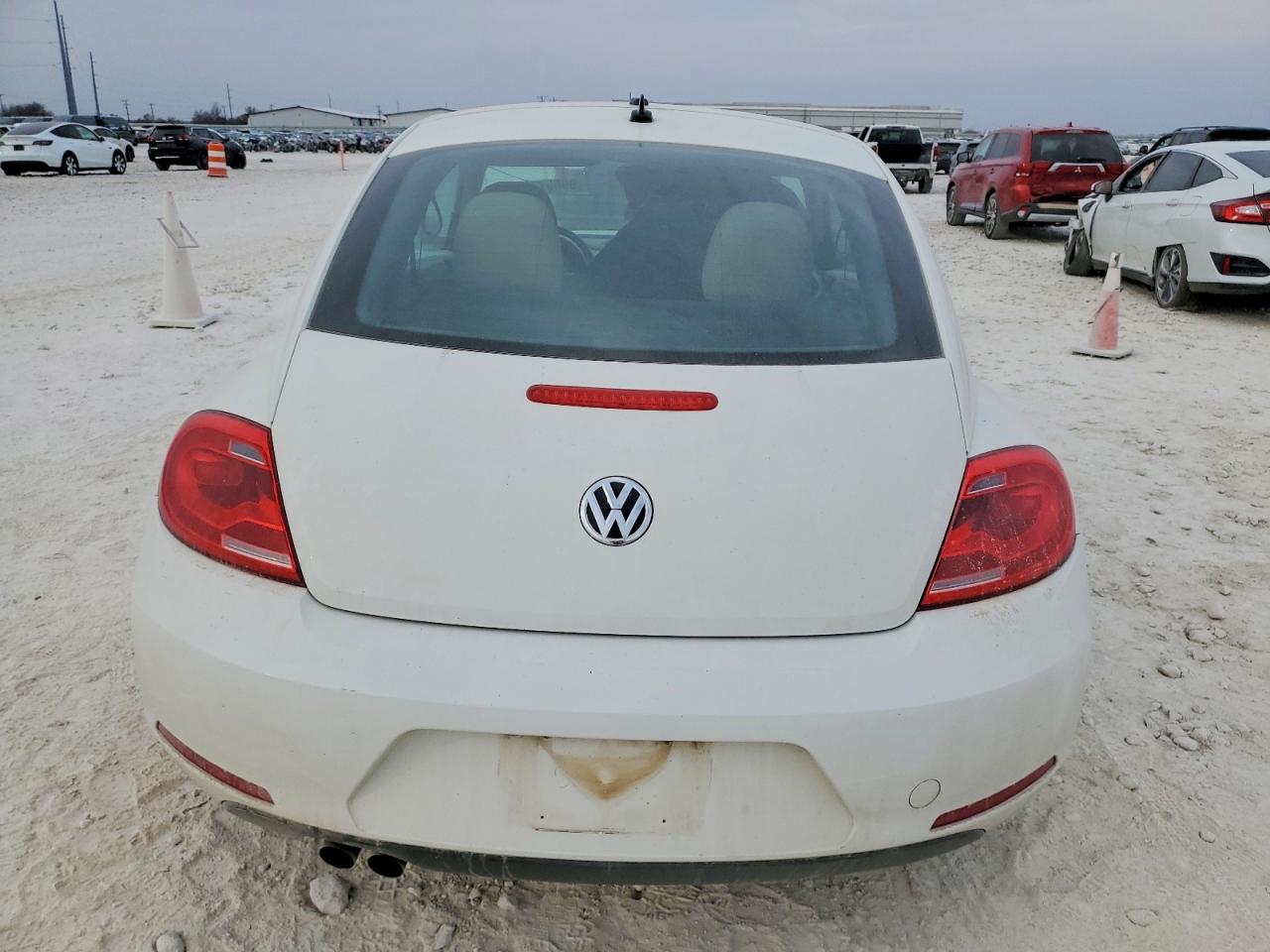 2013 Volkswagen Beetle VIN 3VWJP7AT1DM624424 photo 6