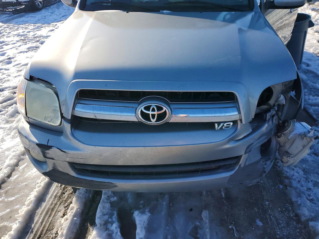 2005 Toyota Sequoia VIN 5TDZT34A85S244552 photo 11