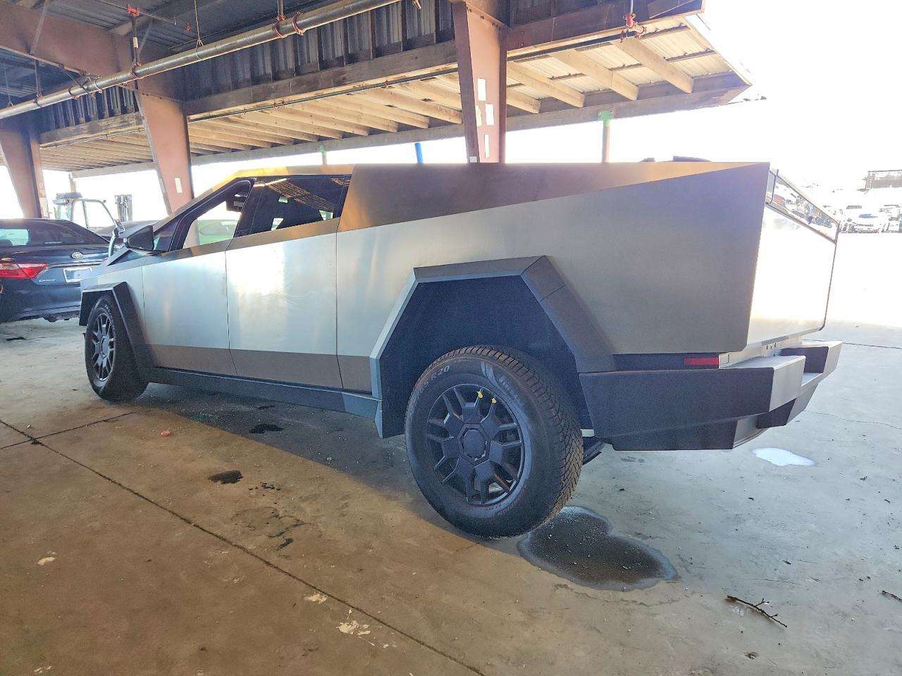 2025 Tesla Cybertruck VIN 7G2CEHED9SA075321 photo 2