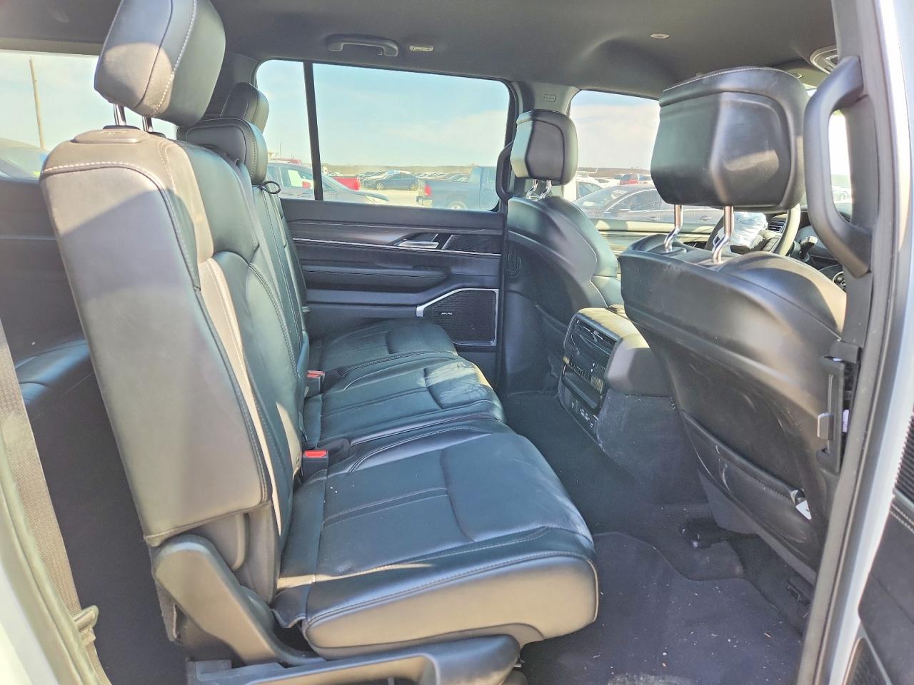 2023 Jeep Wagoneer VIN 1C4SJVBPXPS557641 photo 10