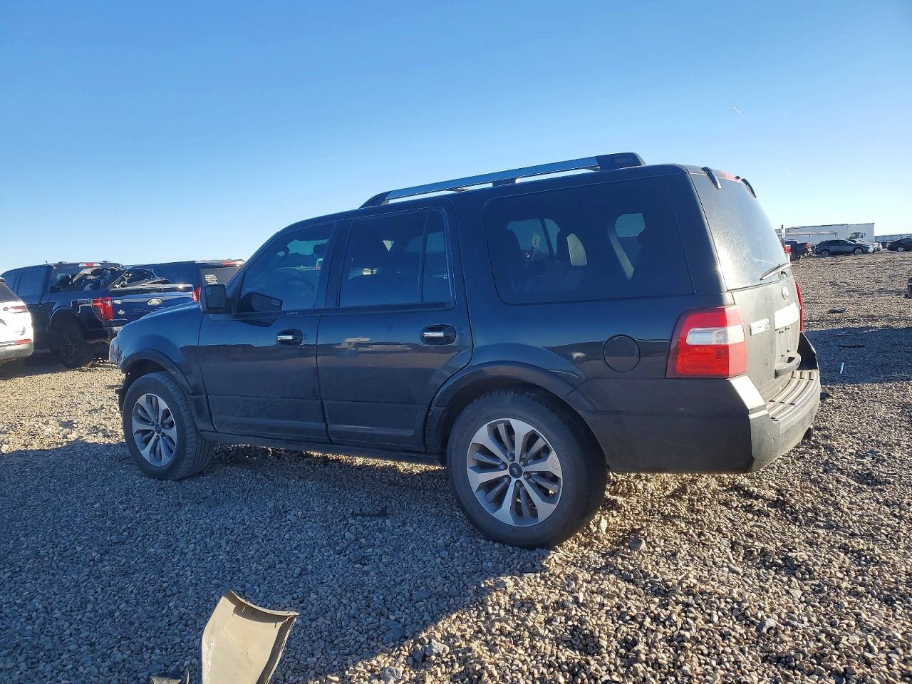 2014 FORD Expedition VIN 1FMJU2A59EEF17558 photo 2