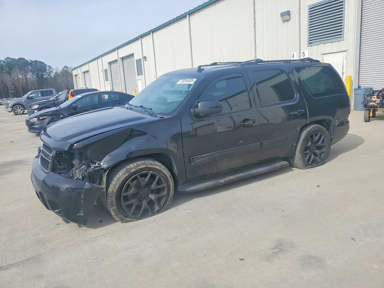 2013 Chevrolet Tahoe VIN 1GNSCBE04DR349952 photo 1