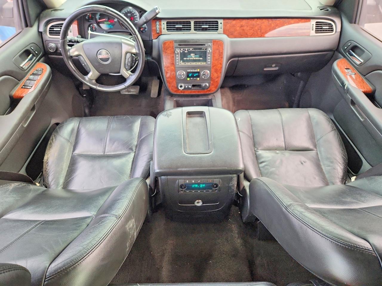 2008 GMC Yukon VIN 1GKFC13548R250030 photo 8