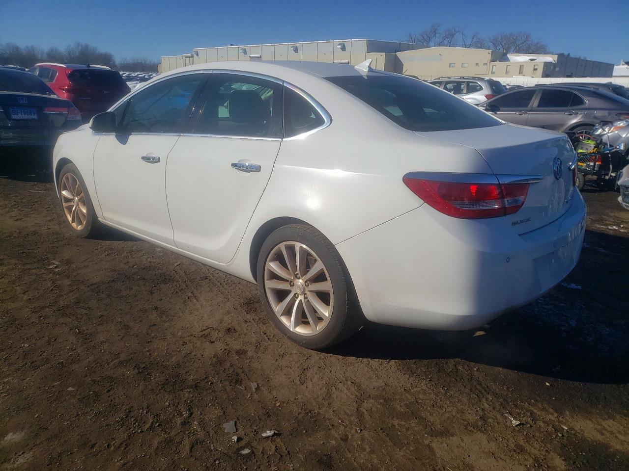 2014 Buick Verano VIN 1G4PR5SK5E4122137 photo 2