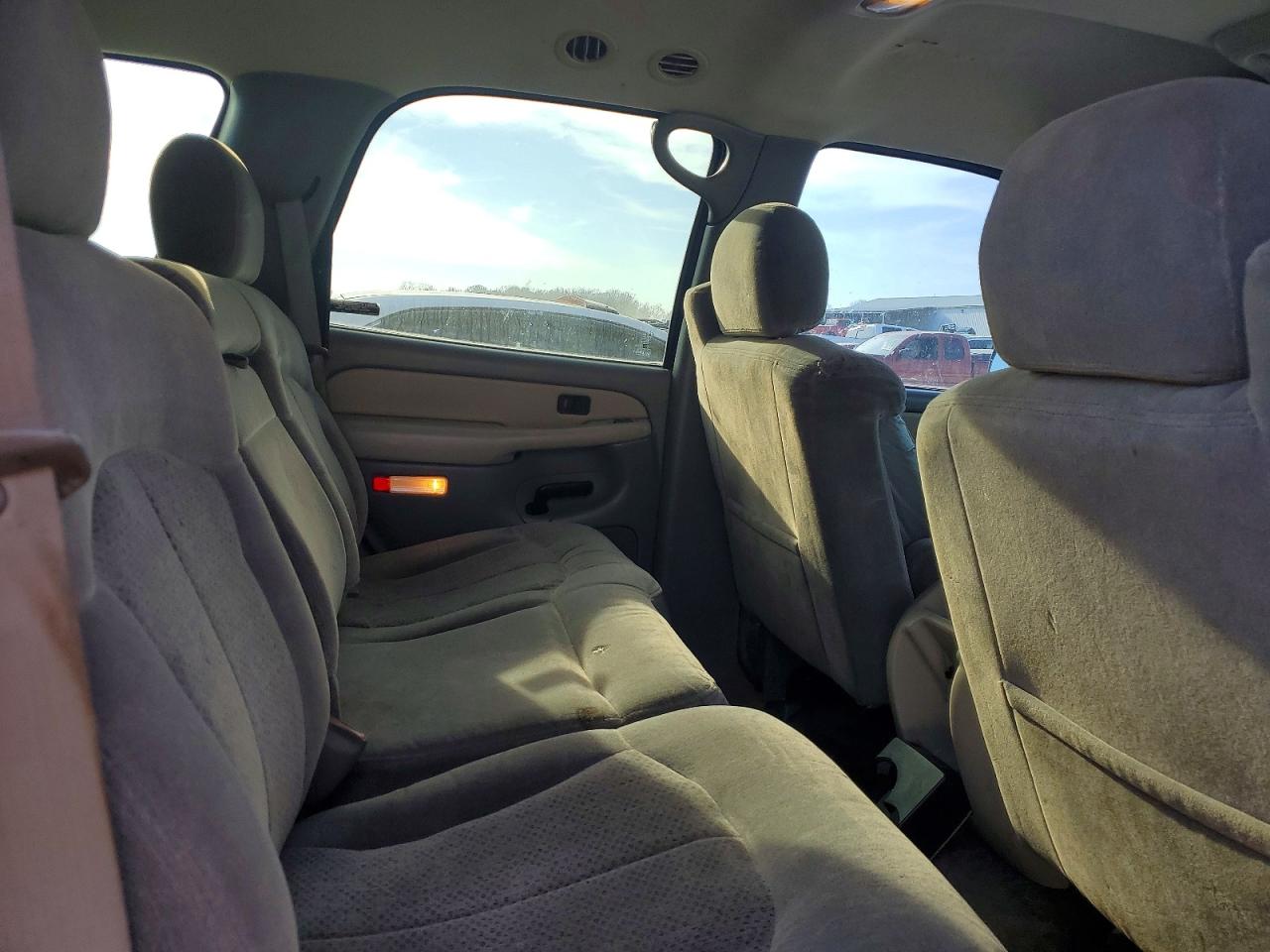 2000 Chevrolet Tahoe VIN 1GNEK13T2YJ113375 photo 11