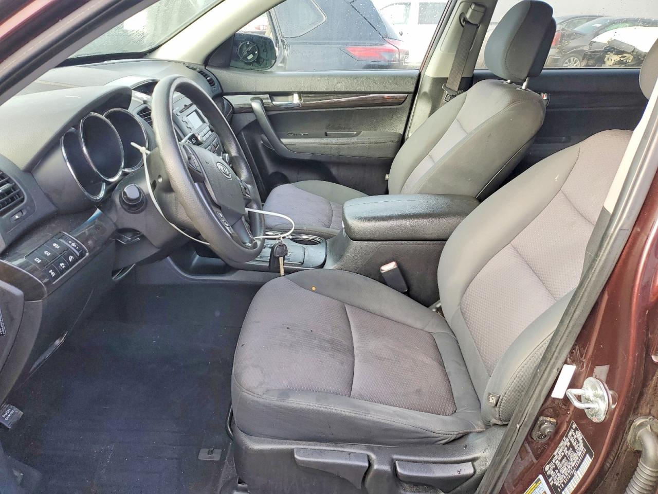 2012 Kia Sorento VIN 5XYKTDA61CG299104 photo 7