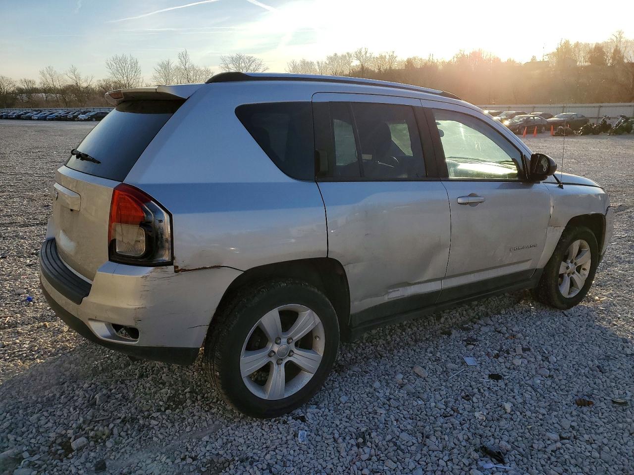 2012 Jeep Compass VIN 1C4NJDBB7CD562399 photo 3