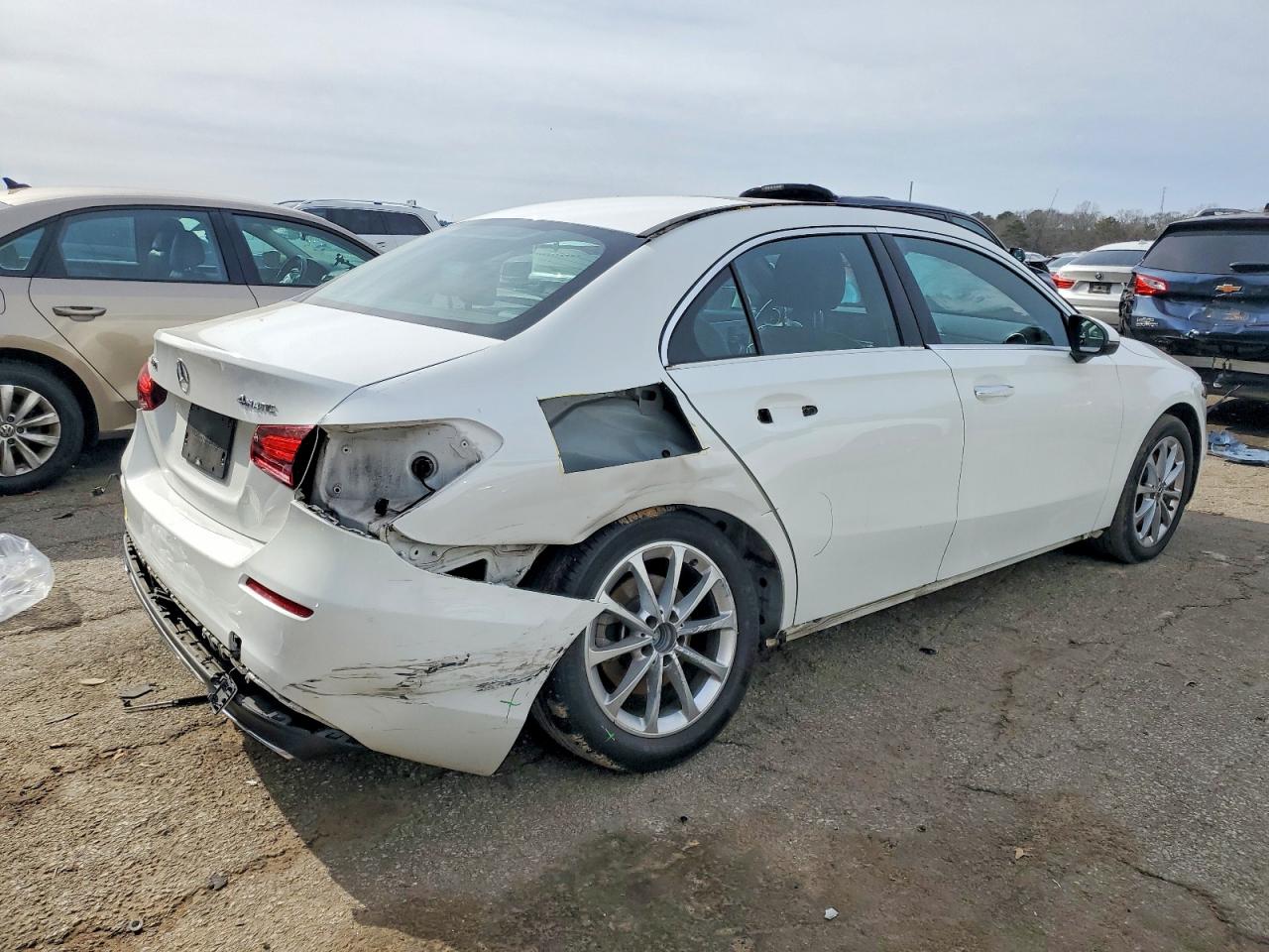 2019 Mercedes-Benz A-class VIN WDD3G4FBXKW001560 photo 3