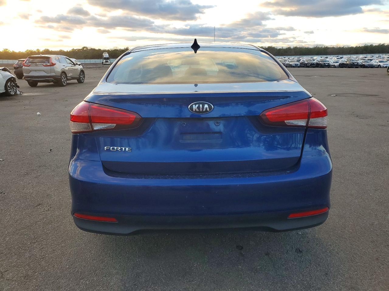 2018 KIA Forte VIN 3KPFK4A73JE271165 photo 6